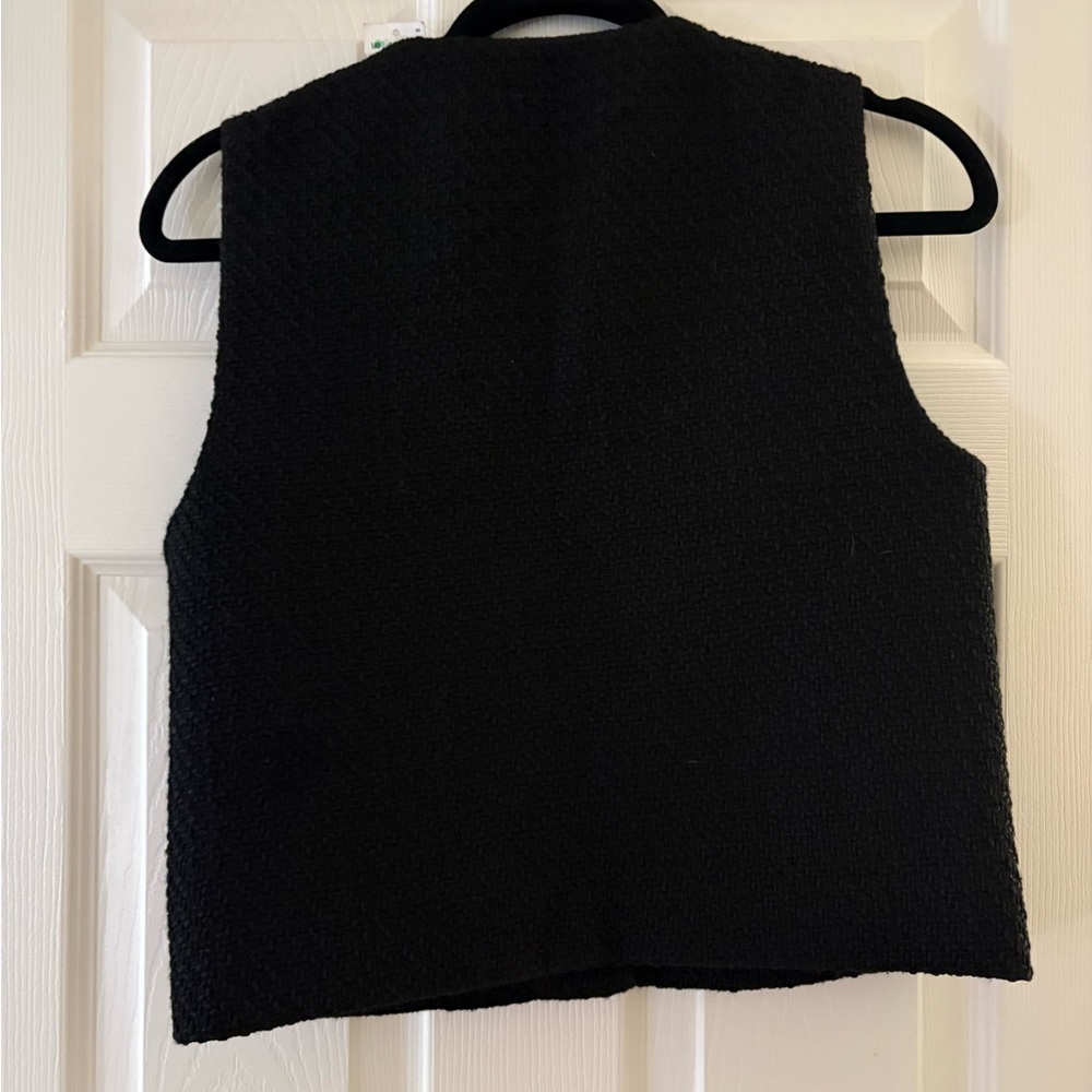 Abercrombie & Fitch Black Textured Sleeveless Vest - Picture 3 of 3